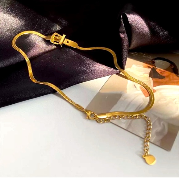 π Golden Buckle Charm Fashion Stylish Chain Necklace - Picture 4 of 9